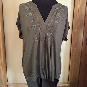 Cable & Gauge Green V-Neck Dolman Sleeve Blouse